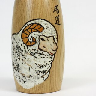 Kokeshi zum Jahr des Schafs 2027, 19 cm hoch