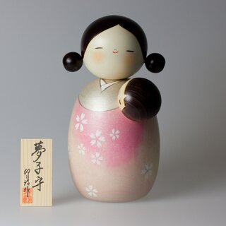 Kokeshi Yumekomori (In Geborgenheit träumen) 19 cm