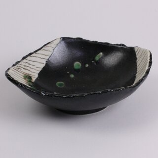 Rautenschale Kuro-Oribe 16 x 14 cm