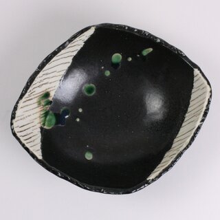 Rautenschale Kuro-Oribe 16 x 14 cm