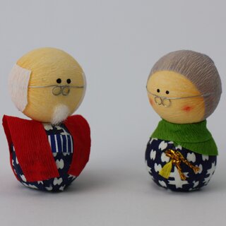 Oma & Opa - japanisches Figurenpaar aus Pappmaché