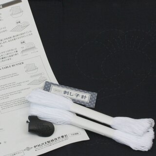 Tischlufer Sashiko Ume Zuru 30 x 70 cm