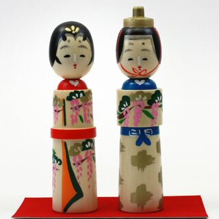 Kokeshi Tatebina, Paar f�r Puppenfest, mit roter Unterlage, H�he 12 cm
