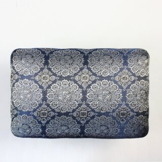 Sitzhilfe f�r die Teezeremonie