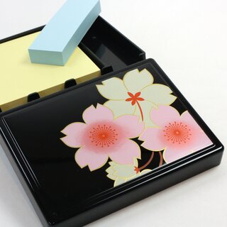 Lackbox Sakura  mit Haftzetteln