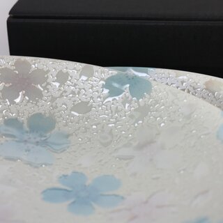 Zwei Teller Kirameki Kirschblten blau, 21,5 cm