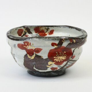 Teeschale Aka-Ume (rote Pflaumenblüte), handbemalt