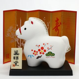 Jahrestierfigur 2026: Pferd Sho-Chiku-Bai