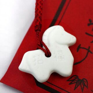 Jahrestierfigur 2026: Strap Pferd