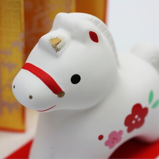 Jahrestierfigur 2026: Pferdchen Hopp