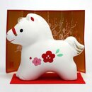 Jahrestierfigur 2026: Pferdchen Hopp