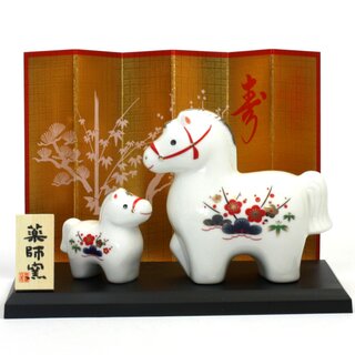 Jahrestierfigur 2026: Pferd Oyako Sho-Chiku-Bai