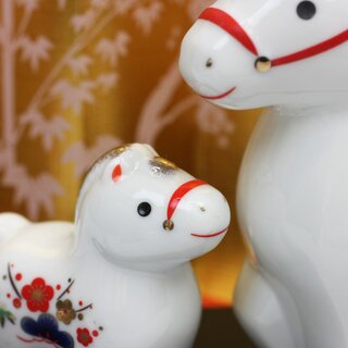 Jahrestierfigur 2026: Pferd Oyako Sho-Chiku-Bai