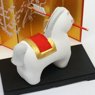 Jahrestierfigur 2026: Pferd Hayama