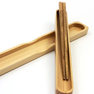 Essst�bchen mit Case aus hellem Holz, St�bchen mit Transportbeh�lter