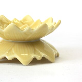 Zwei Bl�tensch�lchen Chrysanthemenbl�te gelb 6 cm �