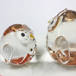 Gl�ckseule mit Jungem, Glas, Symbol f.Weisheit & Gl�ck