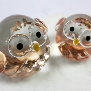 Gl�ckseule mit Jungem, Glas, Symbol f.Weisheit & Gl�ck